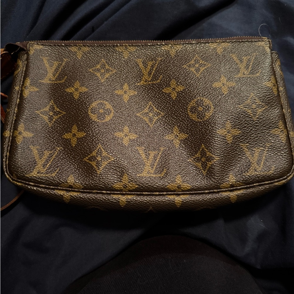EUC Authentic Louis Vuitton wristlet/shoulder bag